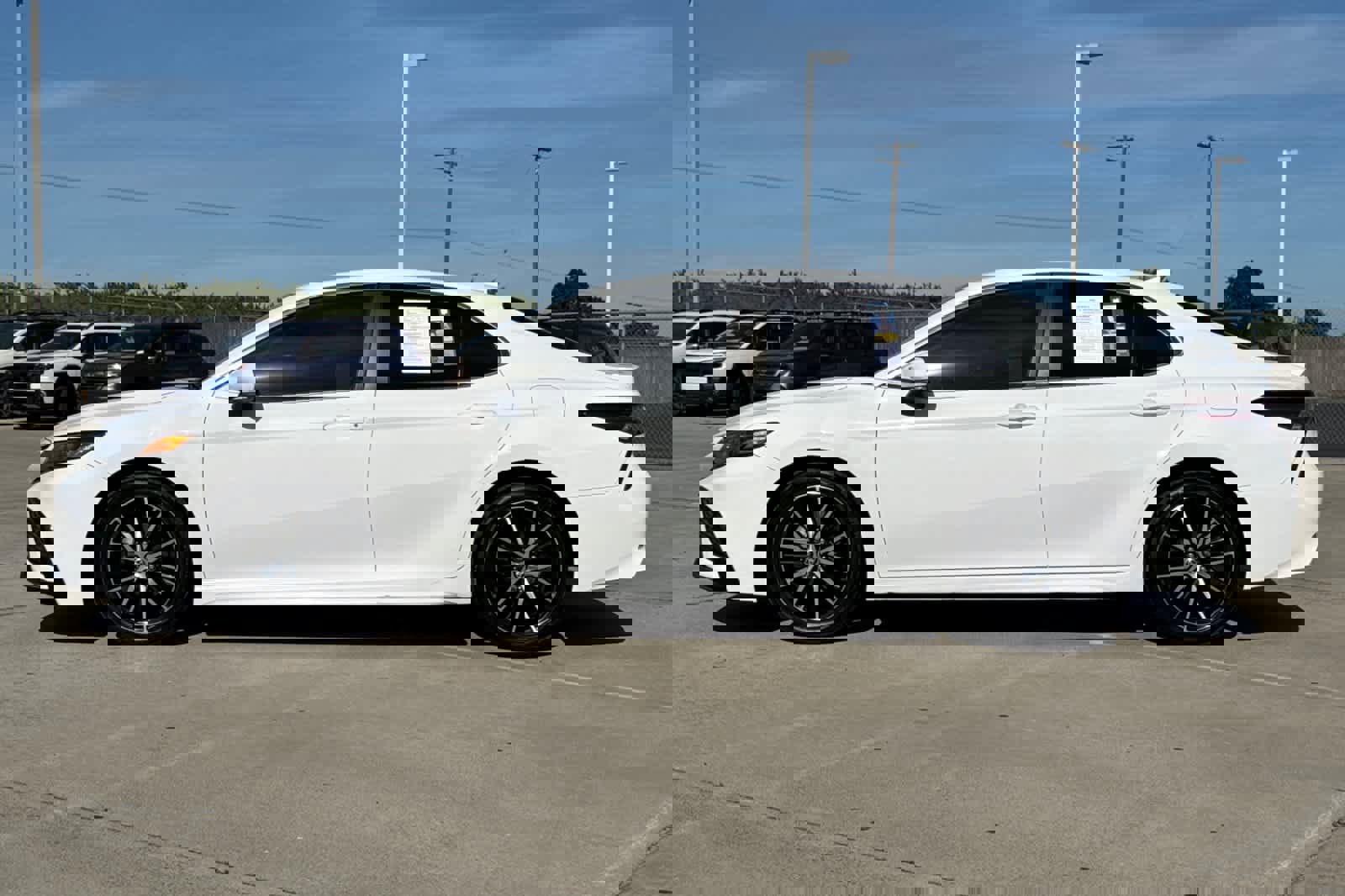 Used 2023 Toyota Camry SE image 6