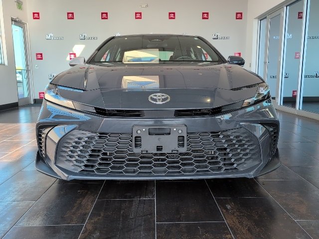 Used 2025 Toyota Camry SE image 3
