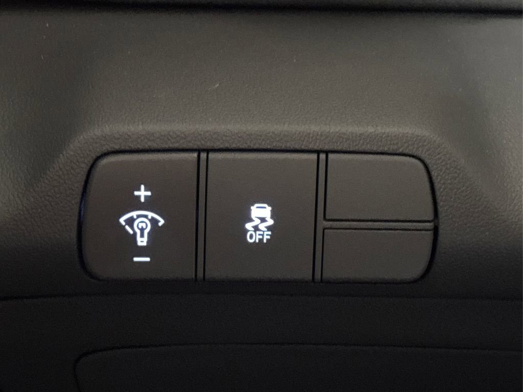 Certified 2025 Hyundai Elantra Sport image 34