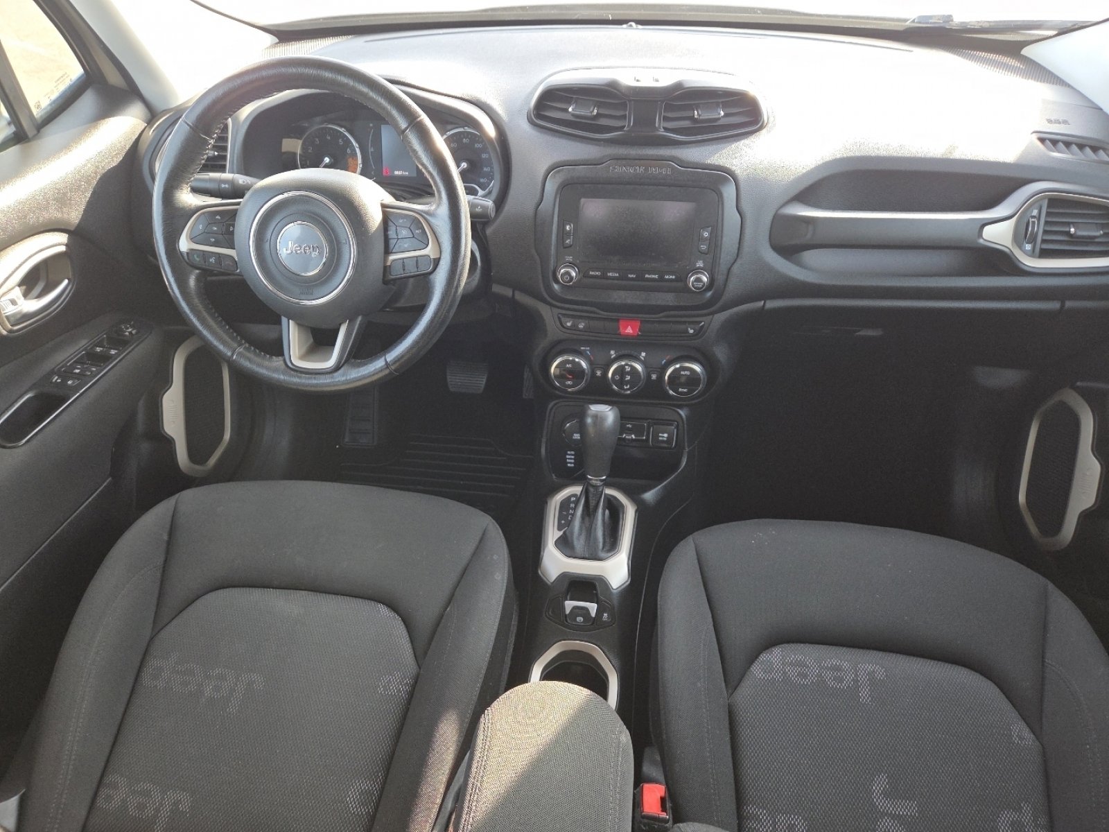 Used 2016 Jeep Renegade Latitude image 23