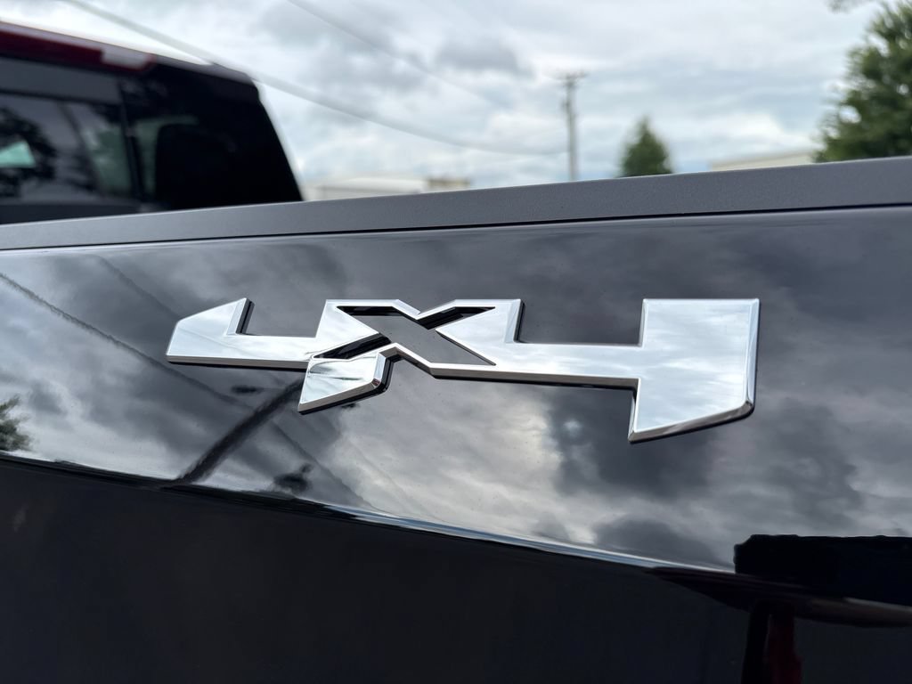 New 2026 GMC Sierra 1500 4x4 Crew Cab SLT w/ SLT Convenience Package image 10