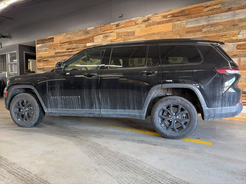 Used 2025 Jeep Grand Cherokee L Altitude image 17