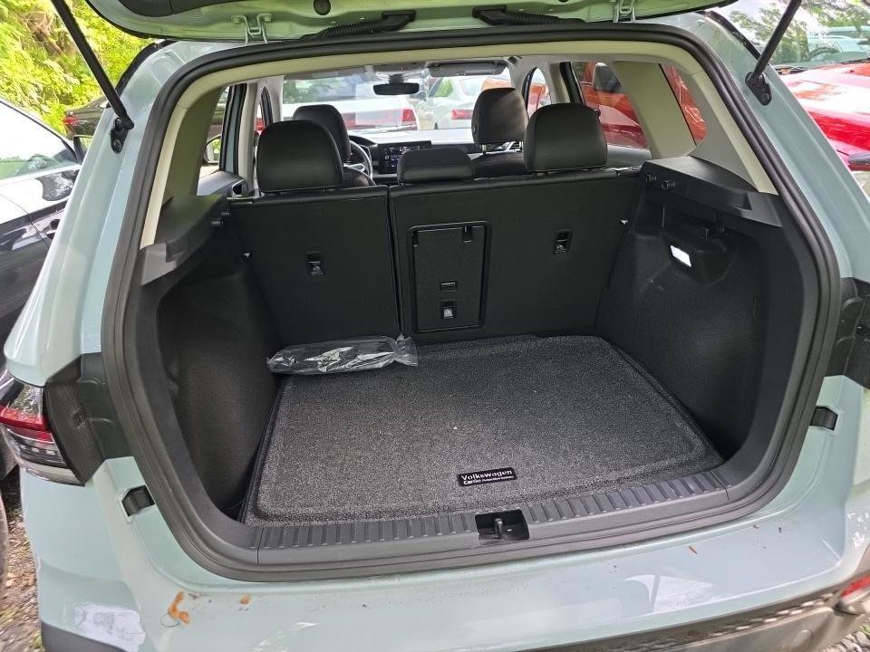 Certified 2025 Volkswagen Taos SE AWD/4WD image 12