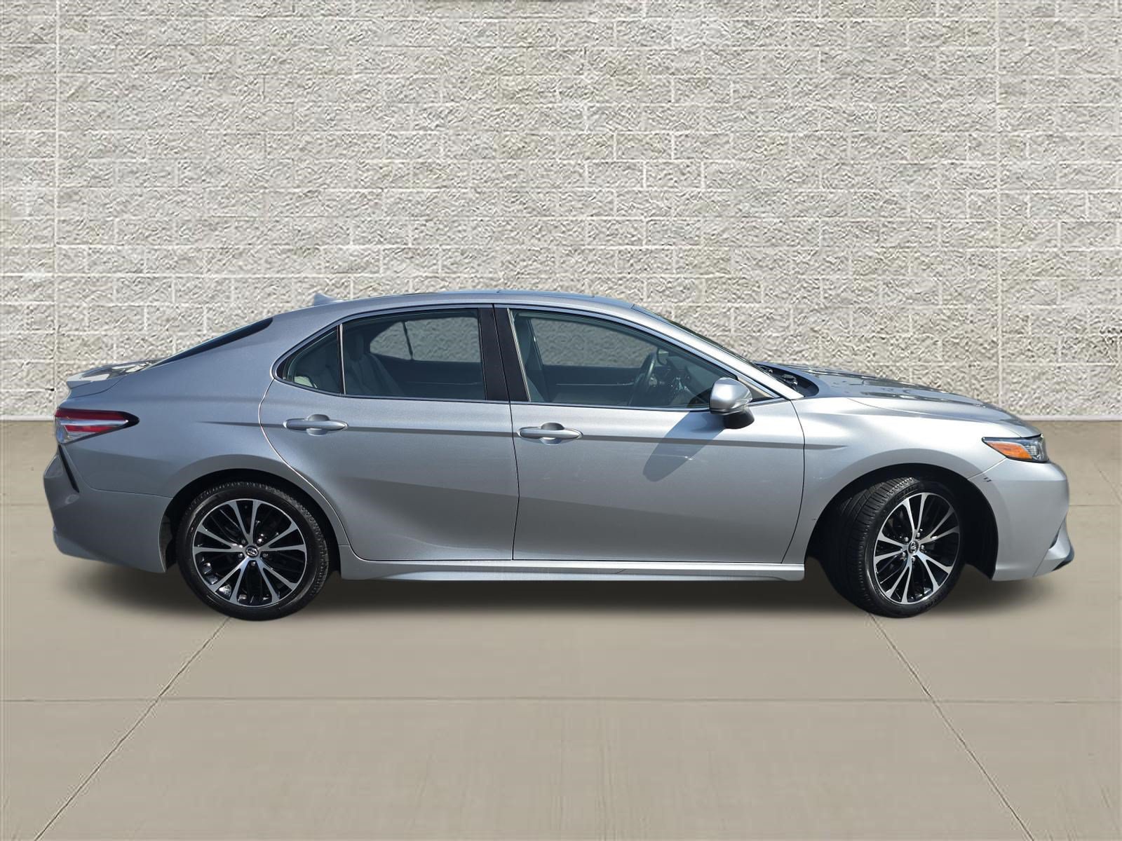 Used 2020 Toyota Camry SE FWD image 8