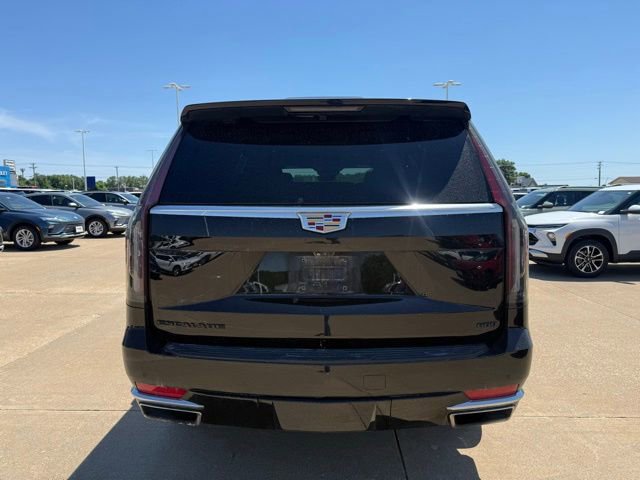 Used 2021 Cadillac Escalade Premium Luxury AWD/4WD image 4