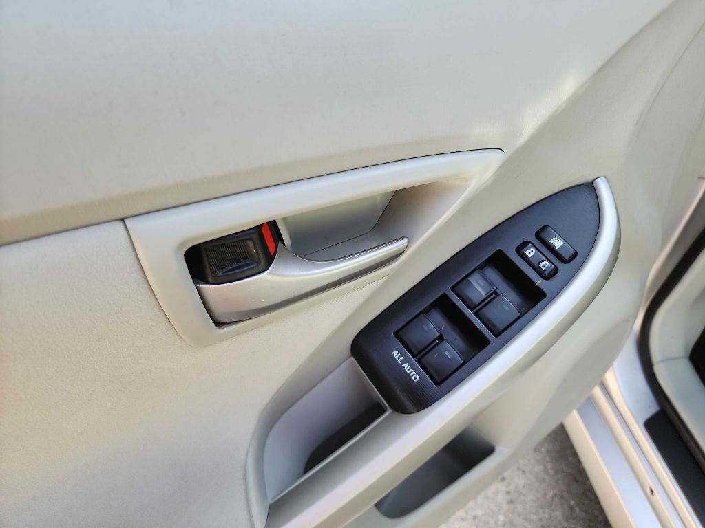 Used 2014 Toyota Prius Two FWD image 12