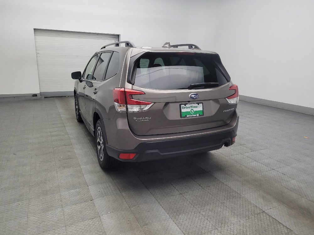 Used 2022 Subaru Forester Premium AWD/4WD image 5