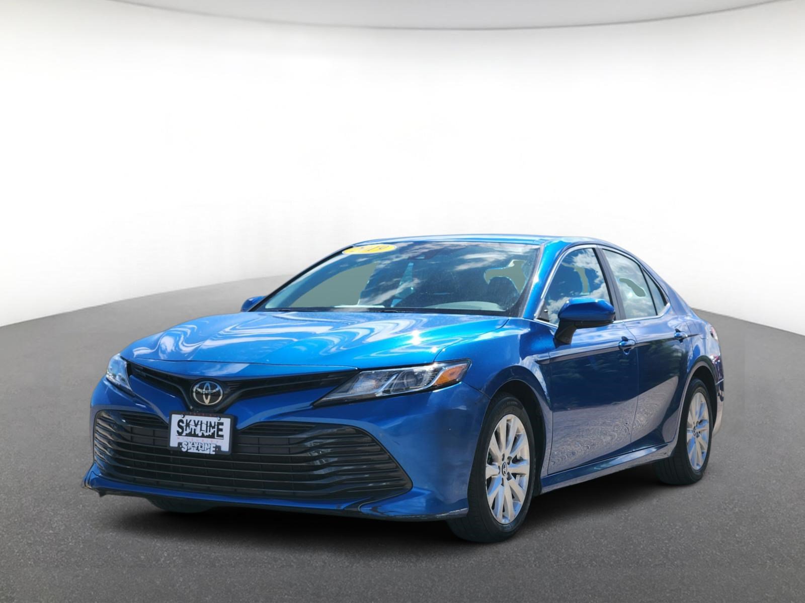 Used 2019 Toyota Camry LE FWD image 2