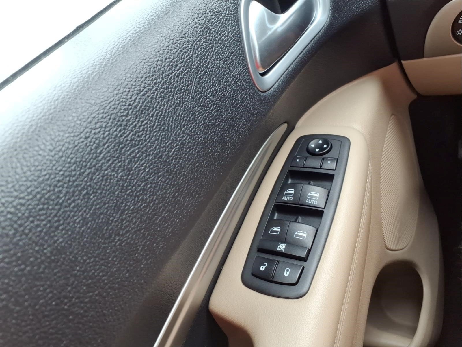 Used 2019 Dodge Durango SXT w/ 3rd Row Seating Group AWD/4WD image 27
