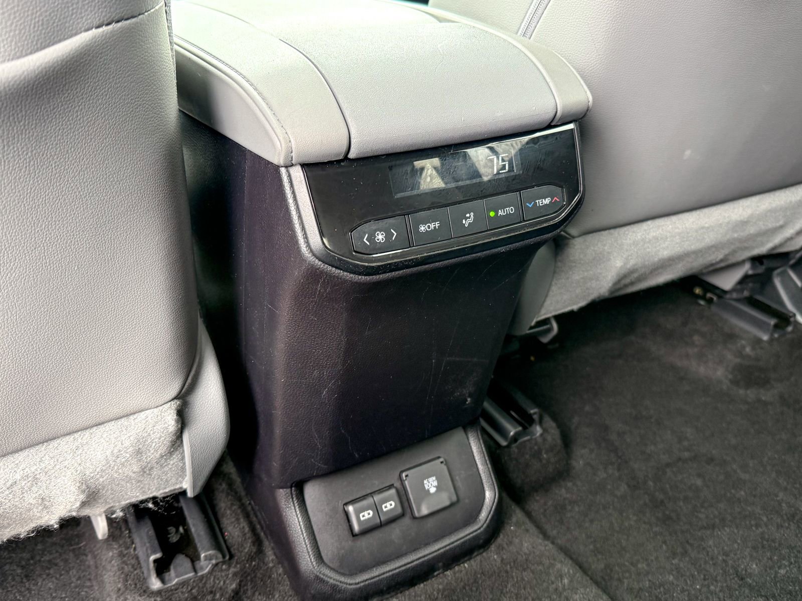 Used 2023 Toyota Highlander Limited image 38