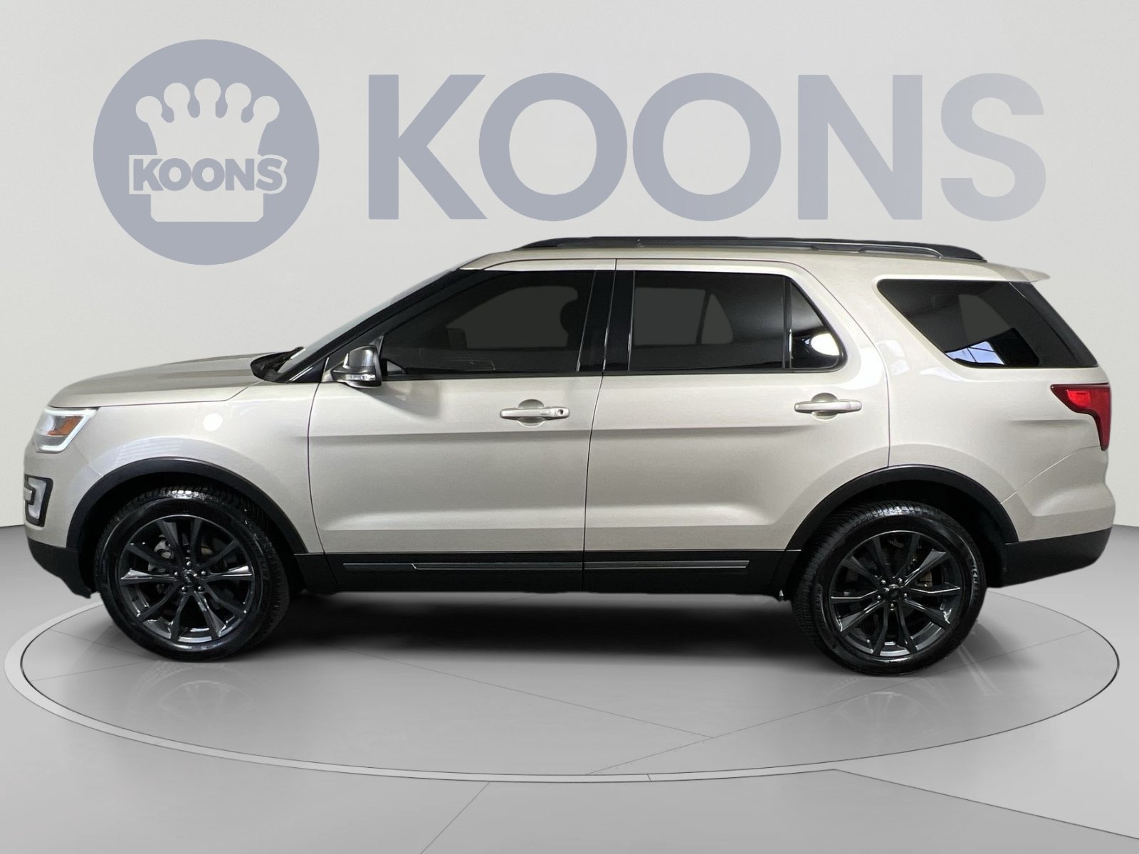 Used 2017 Ford Explorer XLT w/ Equipment Group 202A AWD/4WD image 7