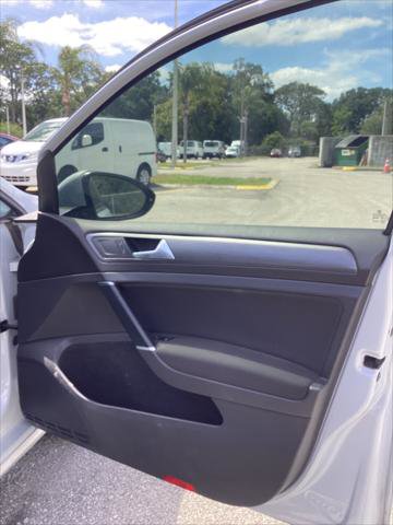 Used 2018 Volkswagen Golf S image 29
