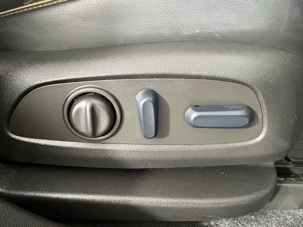 Used 2022 GMC Acadia AT4 w/ Technology Package image 39