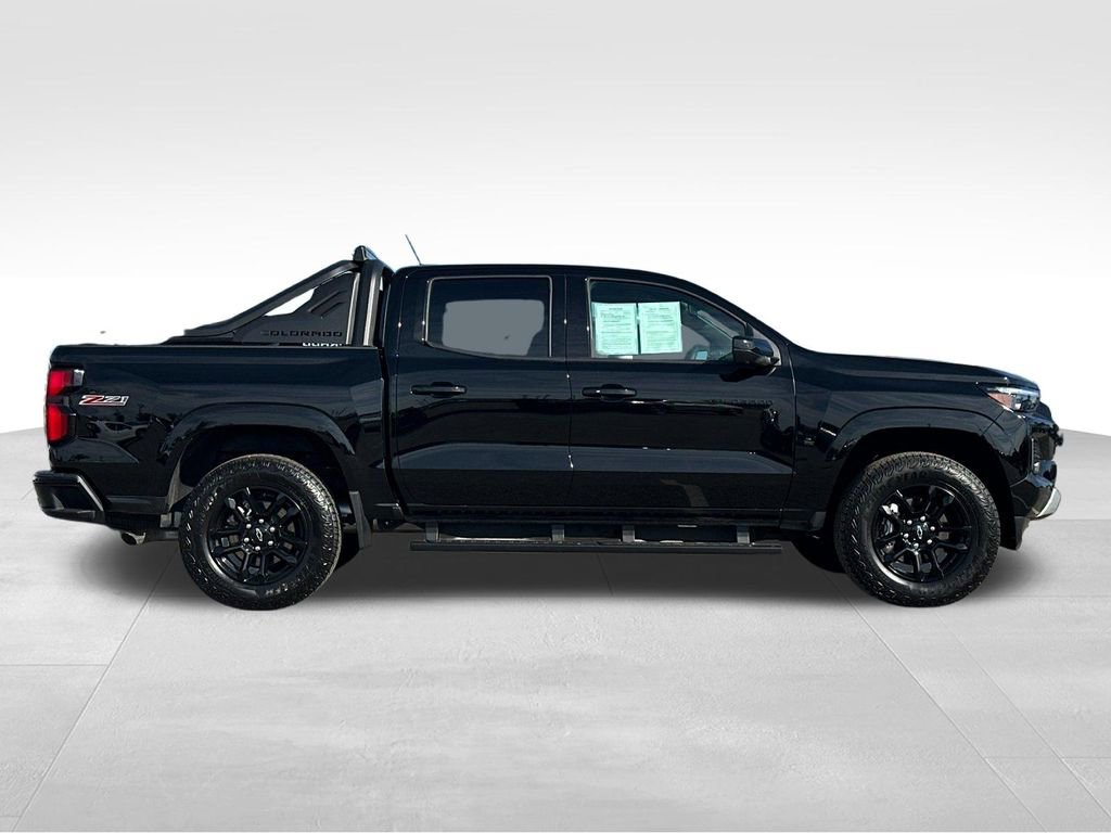 Used 2025 Chevrolet Colorado Z71 w/ Midnight Edition image 6