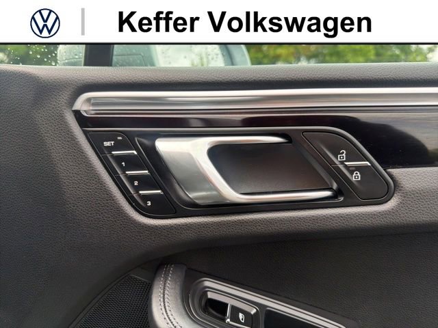 Used 2022 Porsche Macan S AWD/4WD image 39