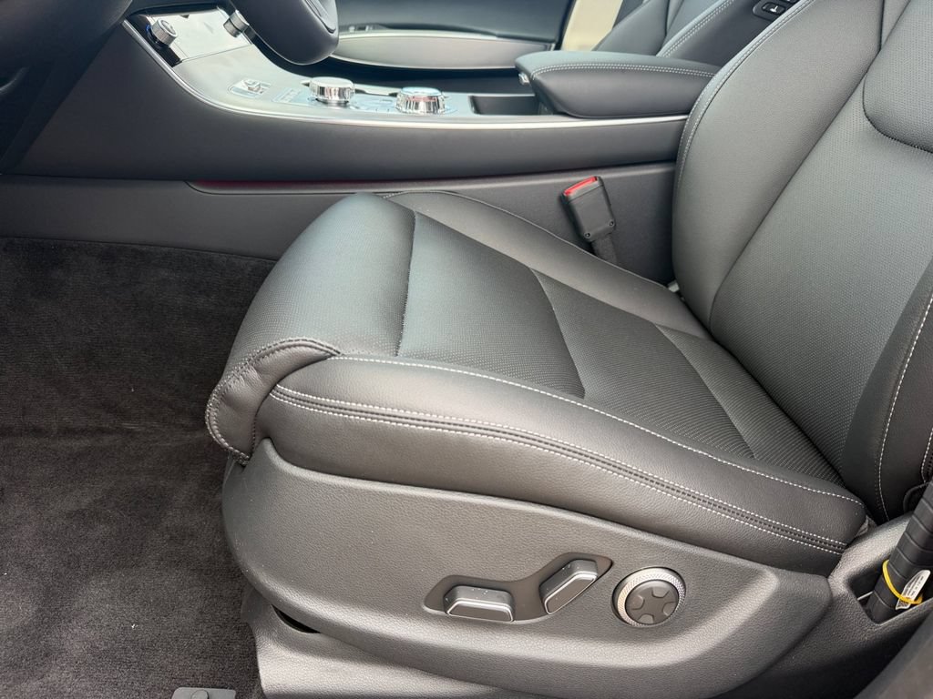New 2026 Genesis GV70 2.5T Select AWD/4WD image 11