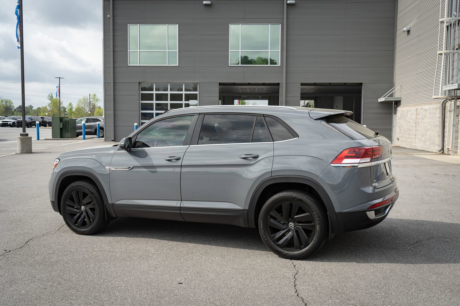 Used 2022 Volkswagen Atlas Cross Sport SE AWD/4WD image 7