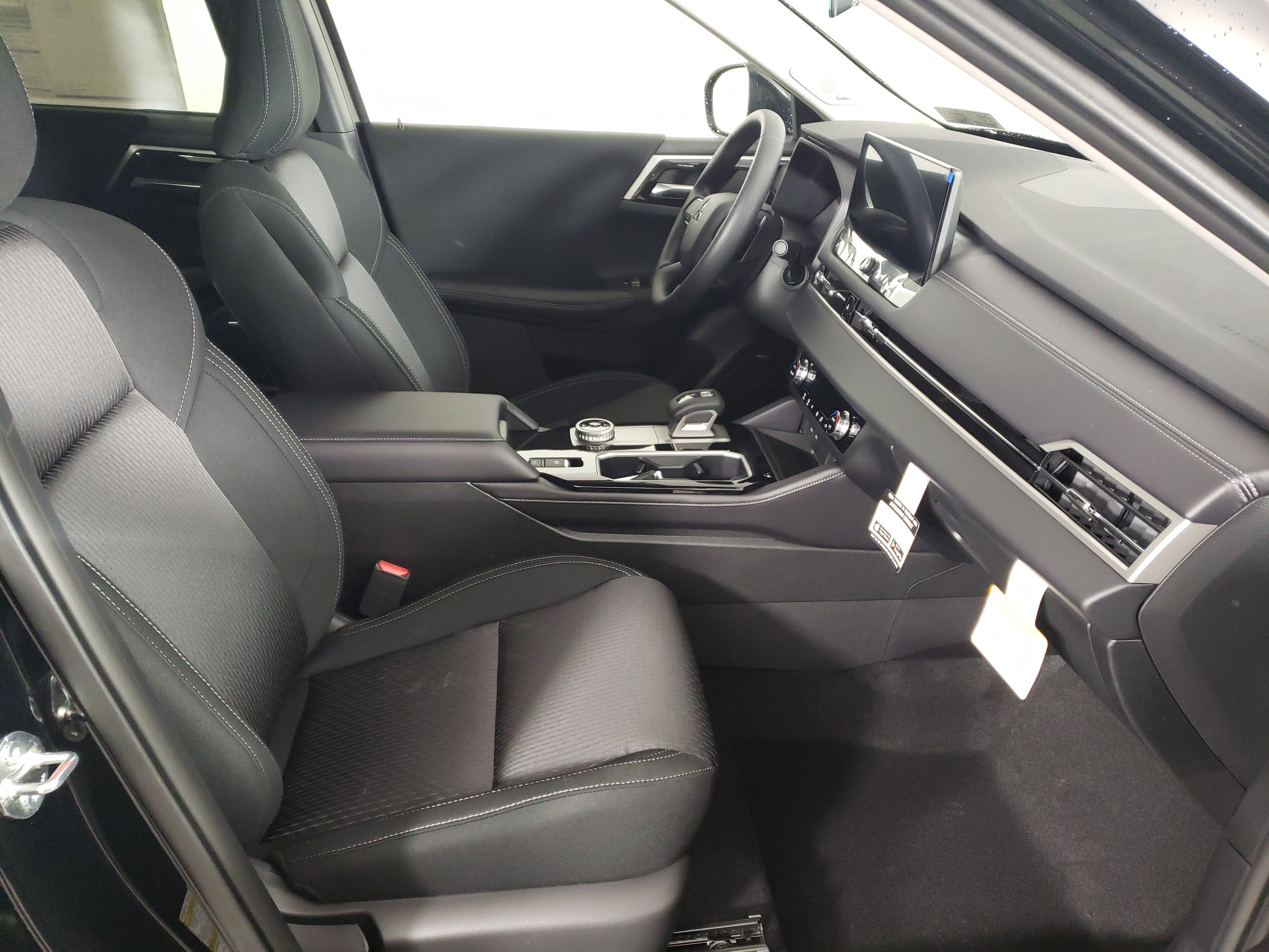 New 2026 Mitsubishi Outlander ES image 14