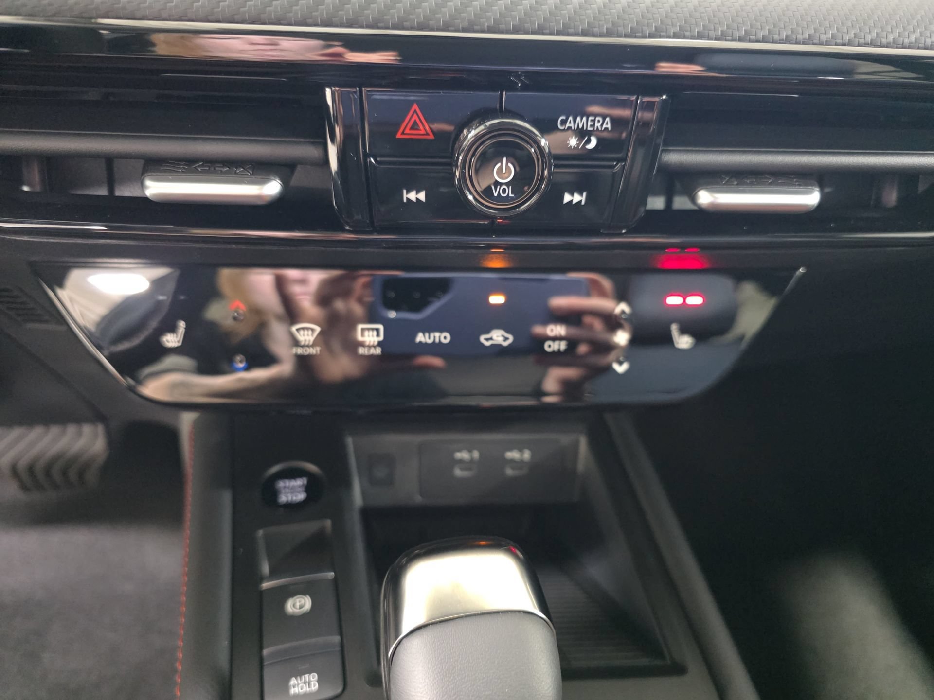 New 2026 Nissan Kicks SR w/ Cold Weather Package AWD/4WD image 24