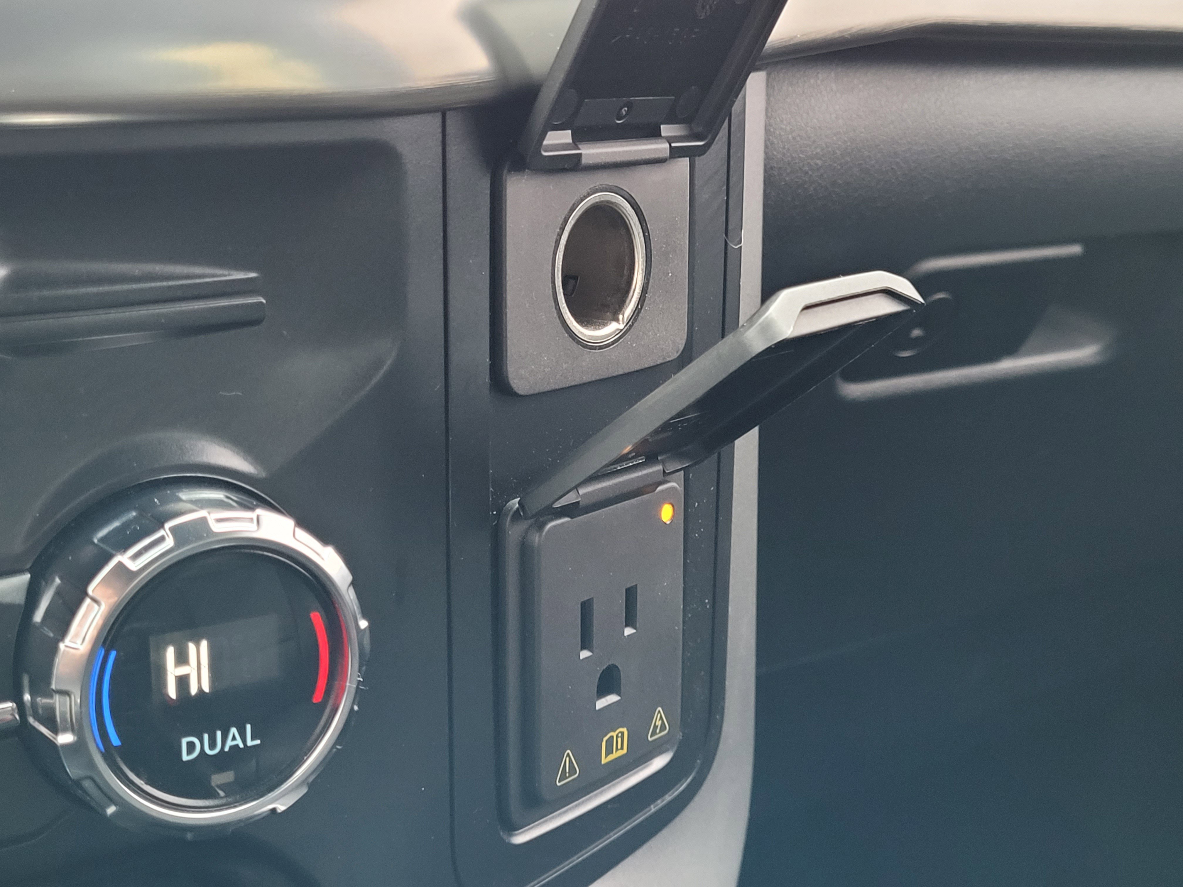 Used 2021 Ford F150 Lariat w/ Trailer Tow Package image 25