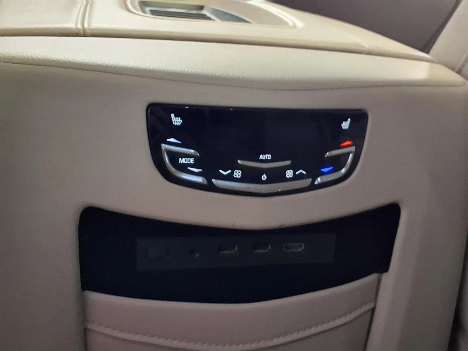 Used 2018 Cadillac Escalade Premium Luxury image 19