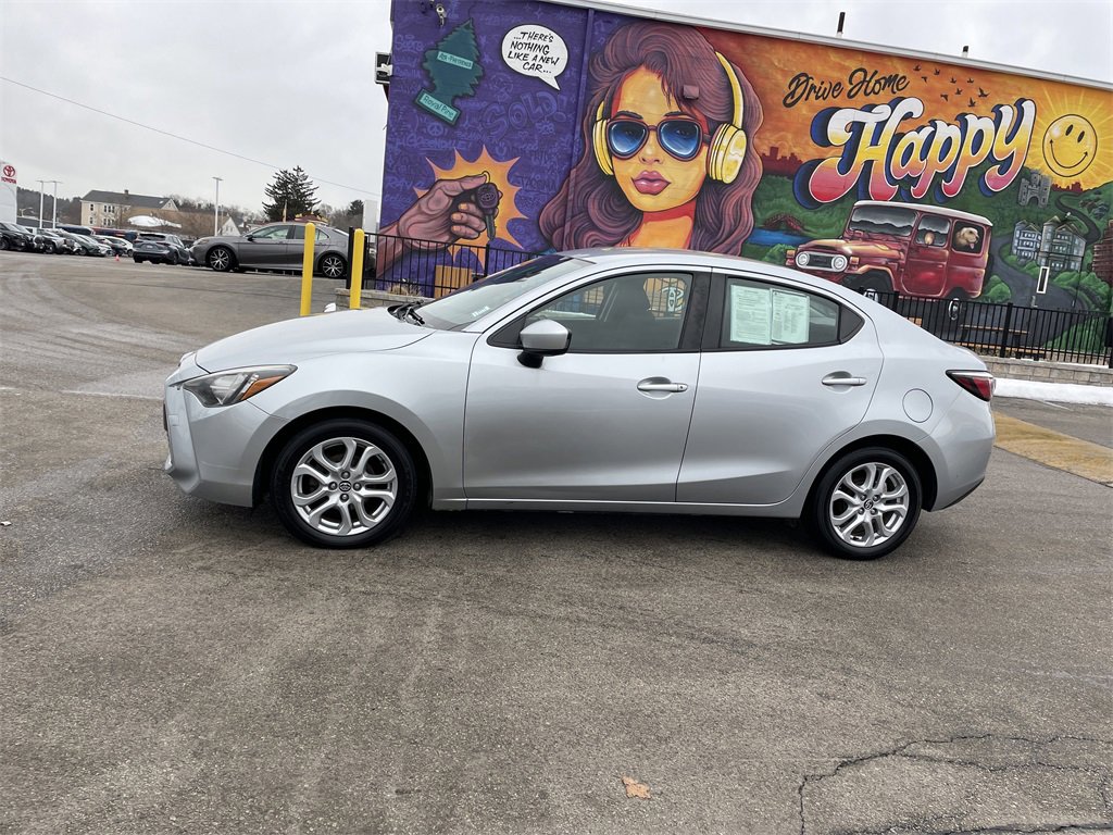 Used 2017 Toyota Yaris iA image 2