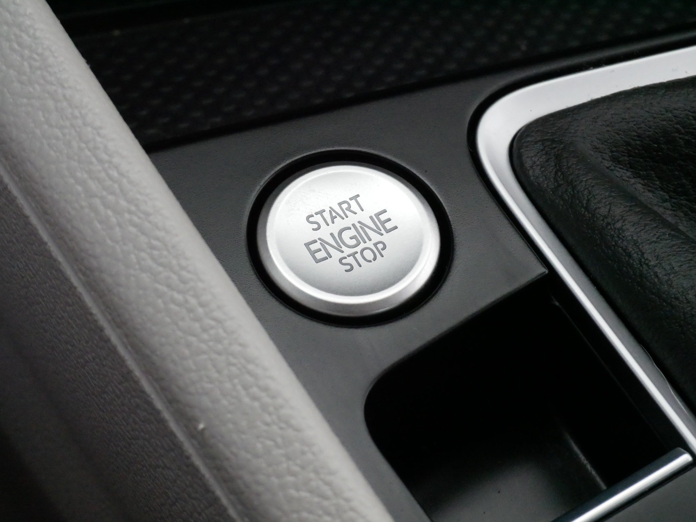 Used 2025 Volkswagen Jetta SE w/ Sunroof Package FWD image 28