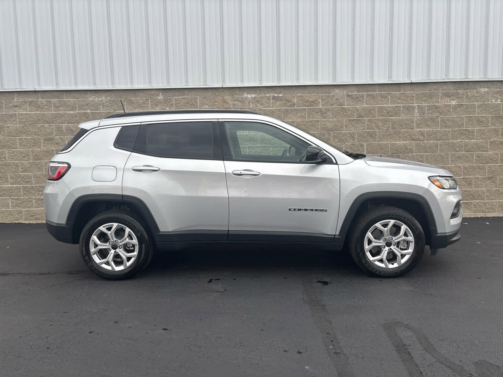 Used 2025 Jeep Compass Latitude