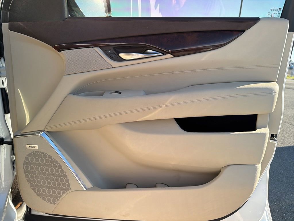 Used 2016 Cadillac Escalade Luxury image 33