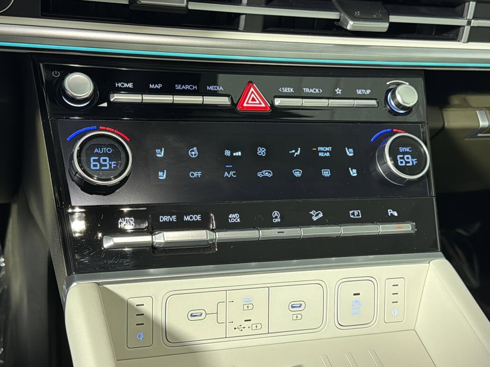 Used 2024 Hyundai Santa Fe Calligraphy AWD/4WD image 23