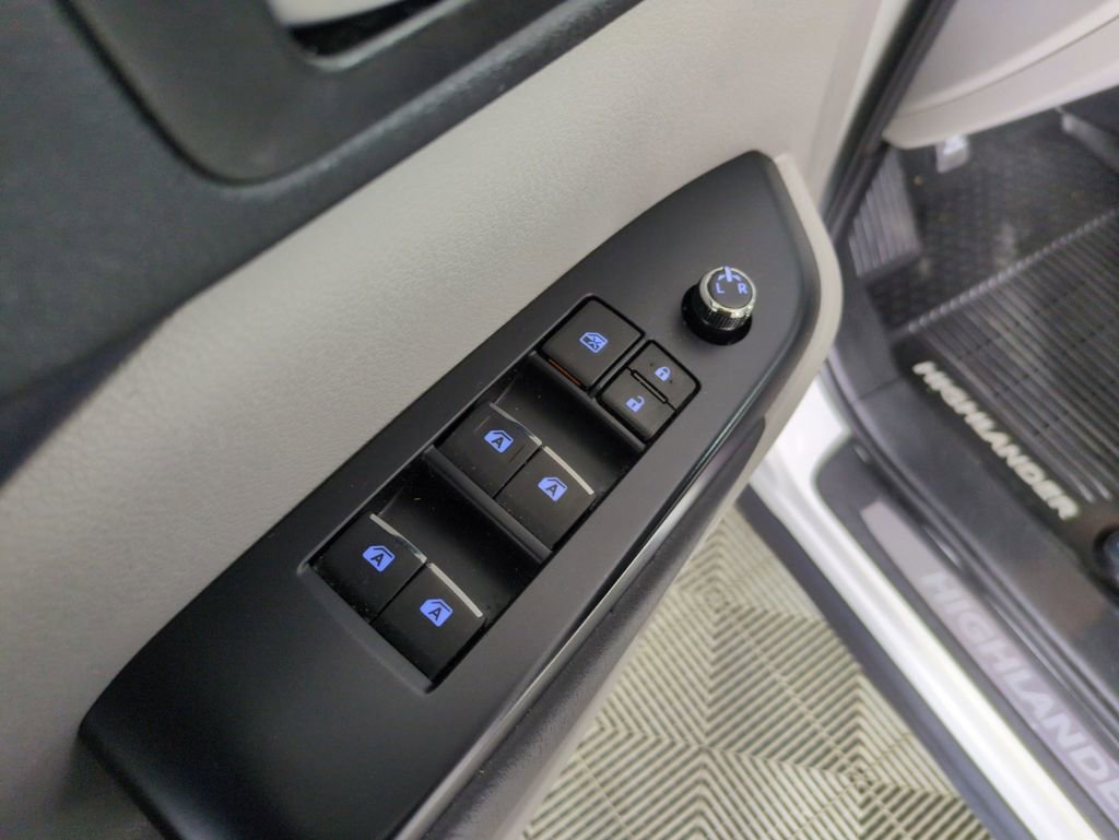 Used 2019 Toyota Highlander Limited AWD/4WD image 14