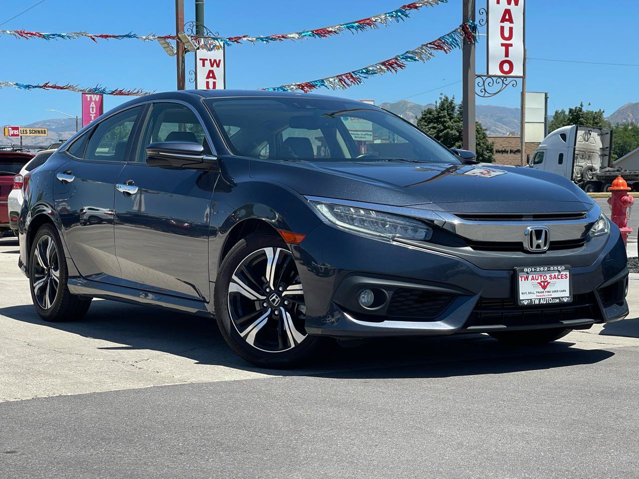 Used 2018 Honda Civic Touring image 3