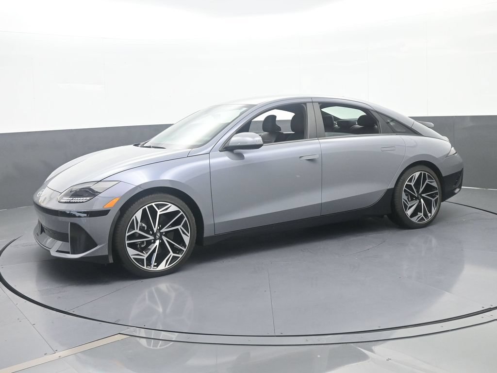 Used 2025 Hyundai Ioniq 6 SEL RWD image 2