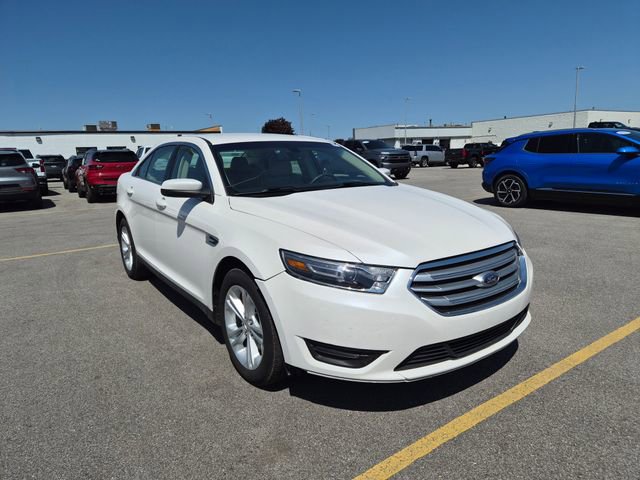 Used 2018 Ford Taurus SEL w/ Equipment Group 201A AWD/4WD image 3