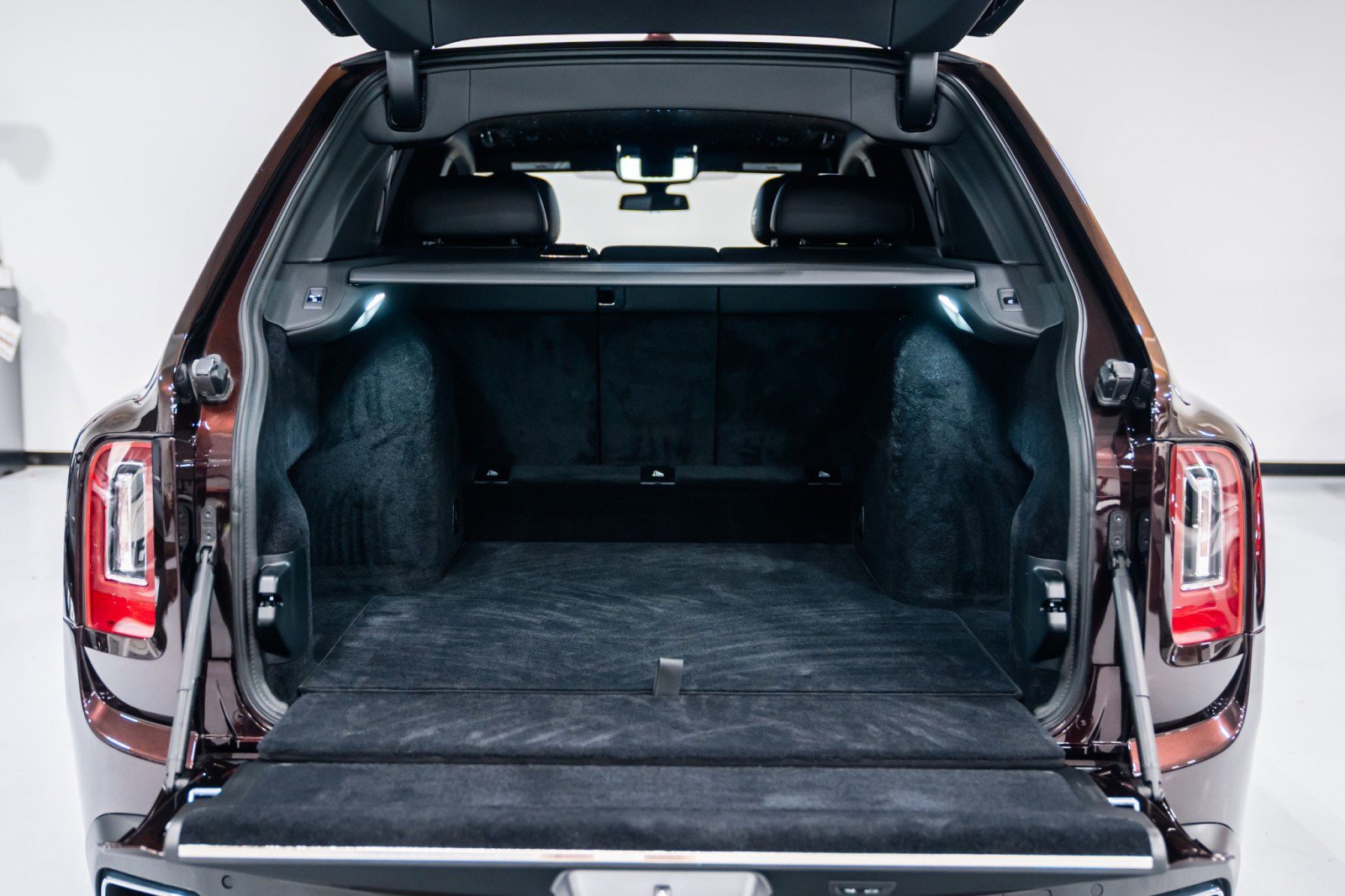 Used 2023 Rolls-Royce Cullinan image 32