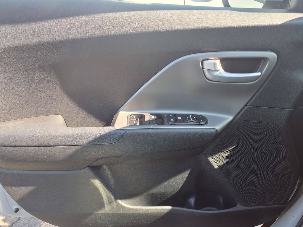 Used 2021 Kia Niro LX FWD image 19