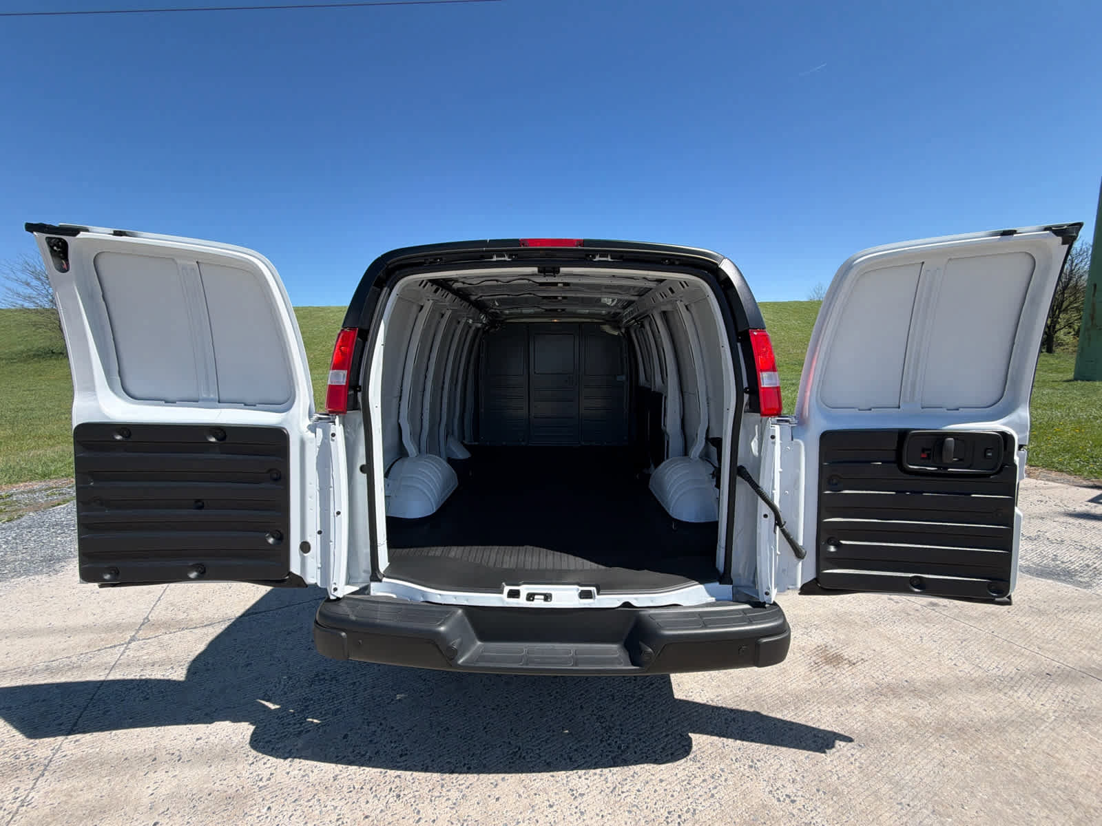 New 2025 GMC Savana 2500 w/ Driver Convenience Package RWD image 8