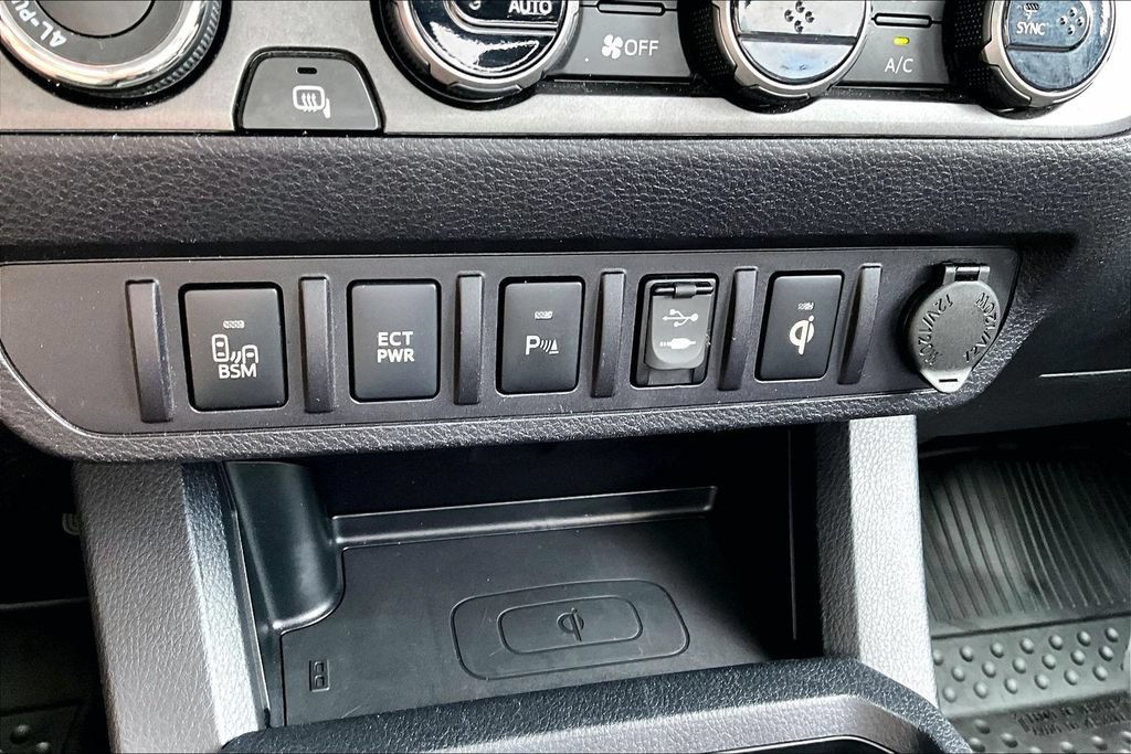Certified 2017 Toyota Tacoma TRD Sport AWD/4WD image 18