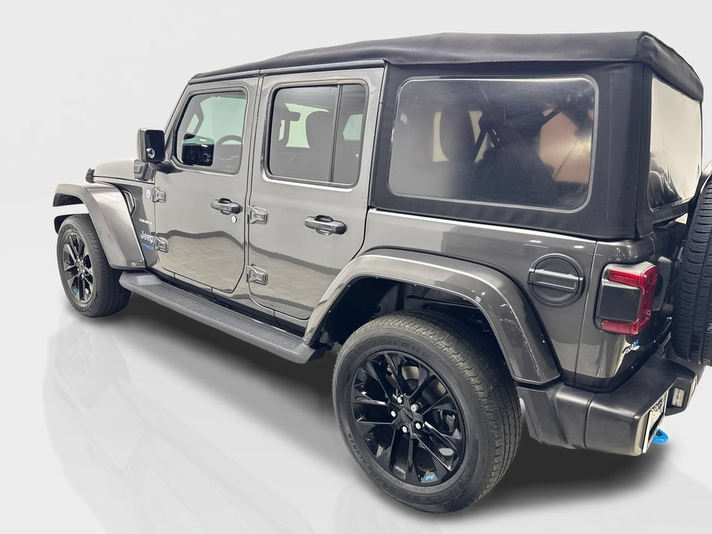 Used 2022 Jeep Wrangler Unlimited Sahara w/ Cold Weather Group AWD/4WD image 11