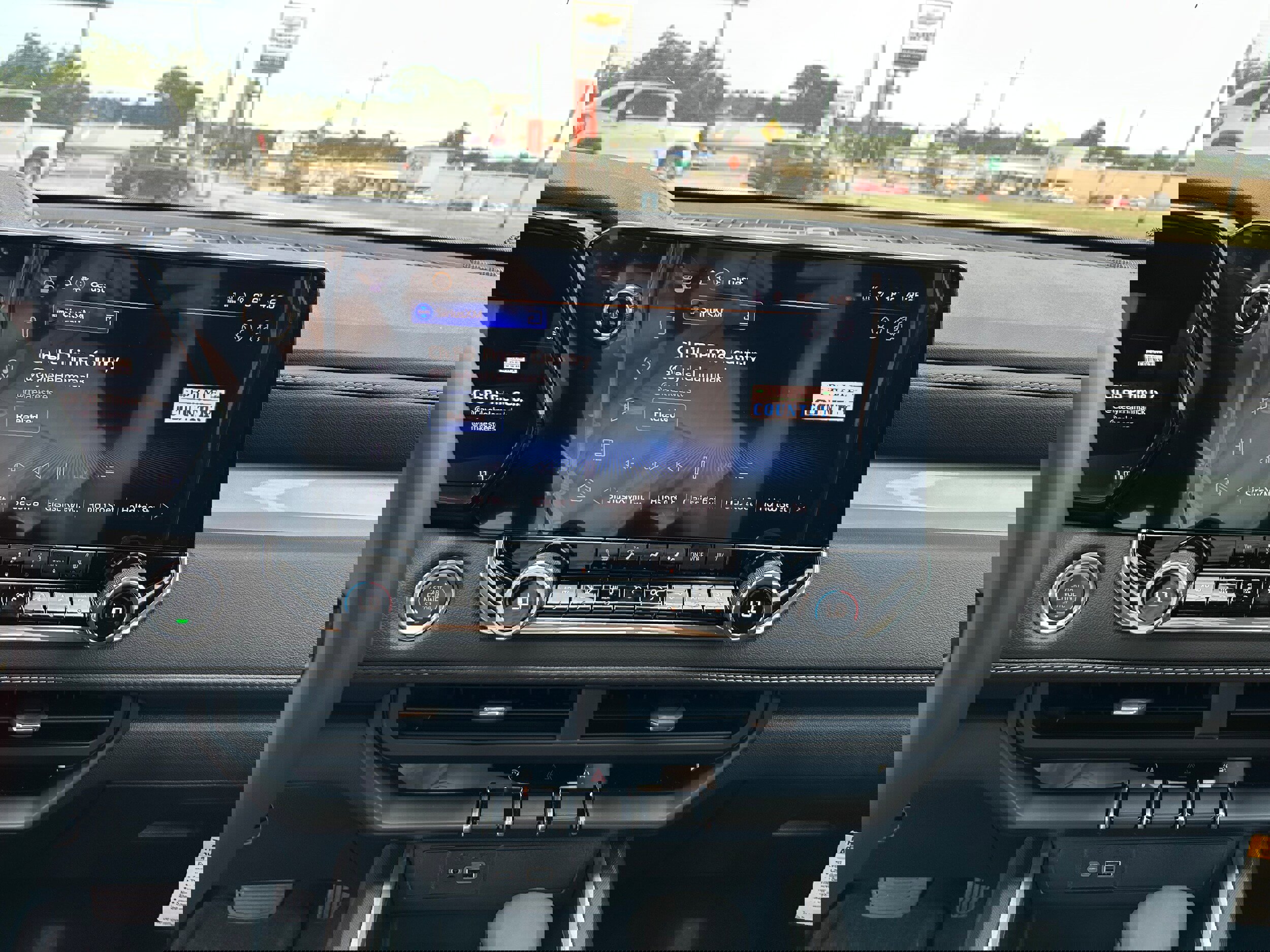 New 2025 Chevrolet Colorado LT image 14