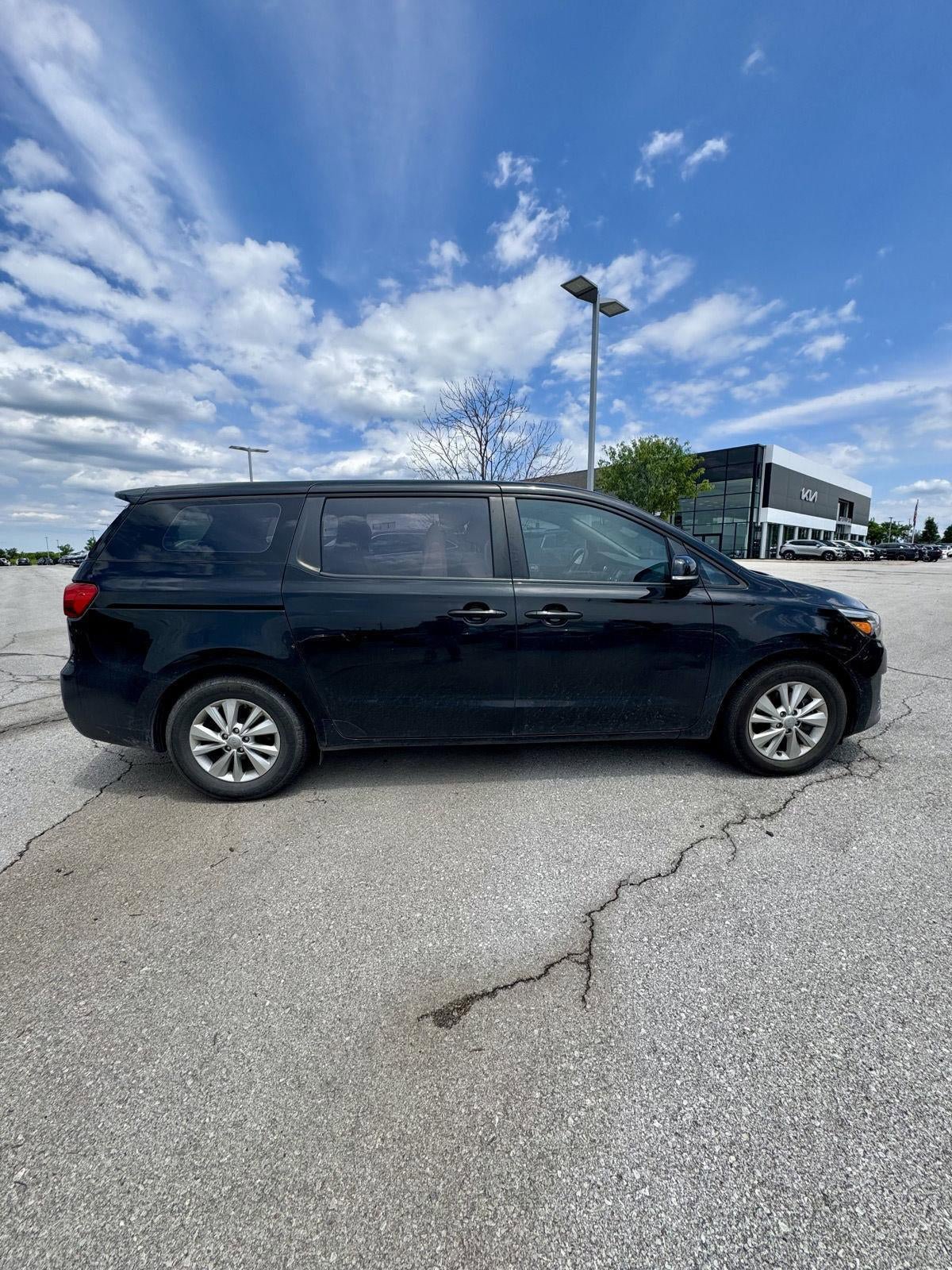 Used 2017 Kia Sedona L FWD image 6