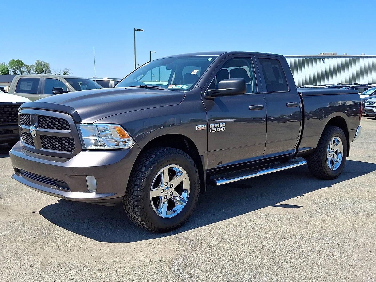 Used 2017 RAM 1500 Express AWD/4WD image 3