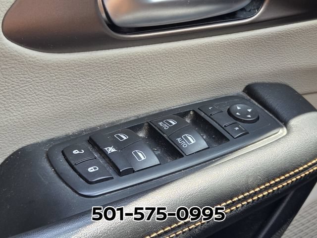 Used 2017 Chrysler Pacifica Touring FWD image 28
