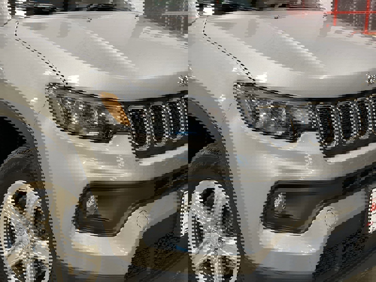 Used 2024 Jeep Compass Latitude image 10