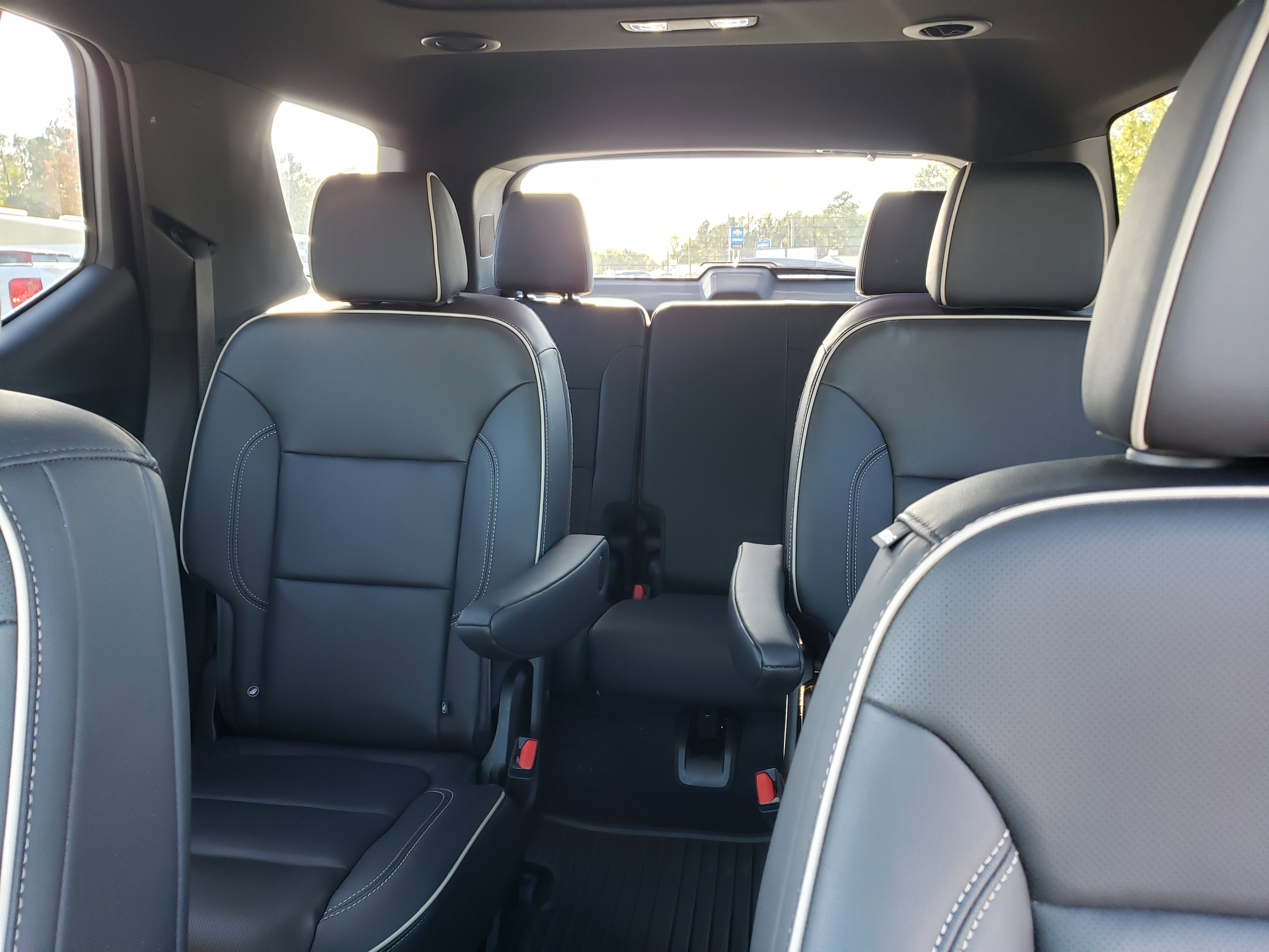 Used 2023 Chevrolet Traverse Premier image 30