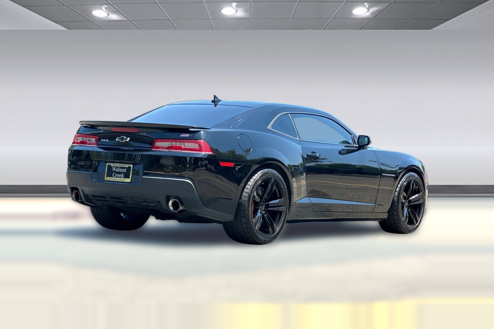 Used 2015 Chevrolet Camaro SS w/ RS Package RWD image 8