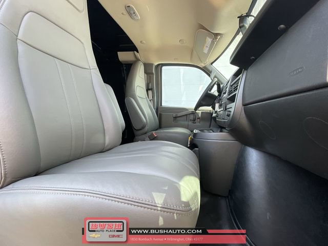 New 2025 Chevrolet Express 3500 w/ Driver Convenience Package image 25