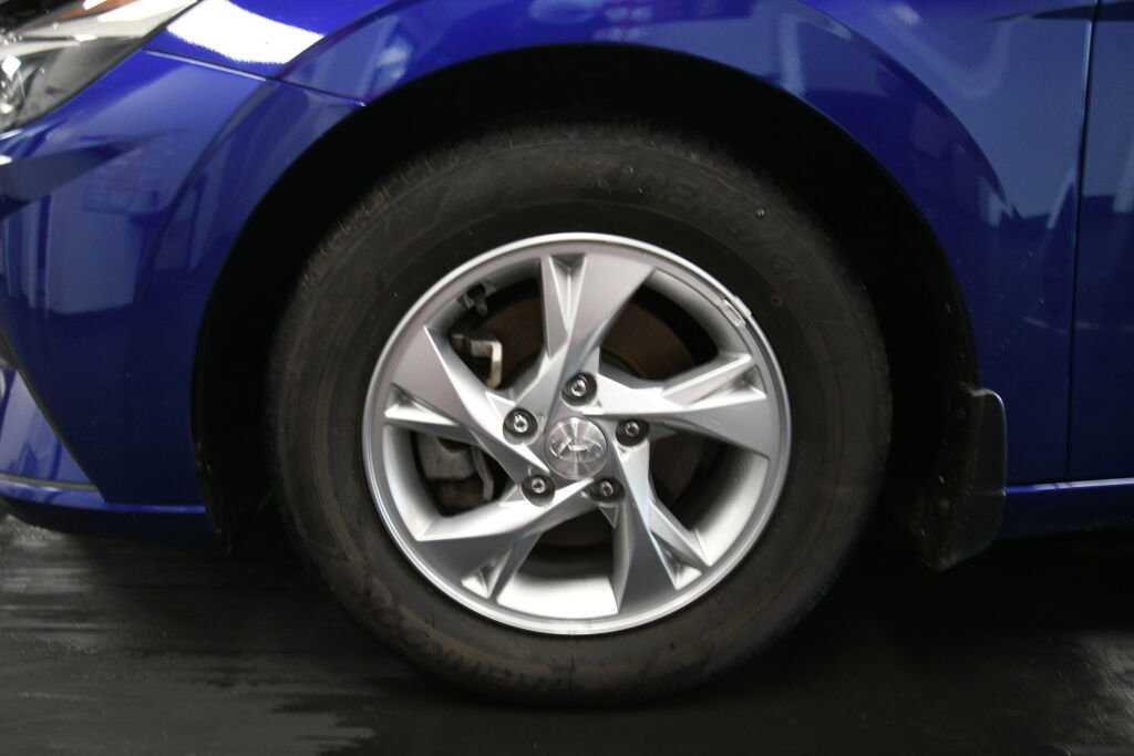 Used 2021 Hyundai Elantra SE image 32