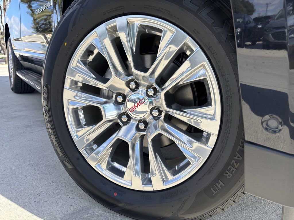 Used 2024 GMC Yukon Denali w/ Advanced Technology Package image 8