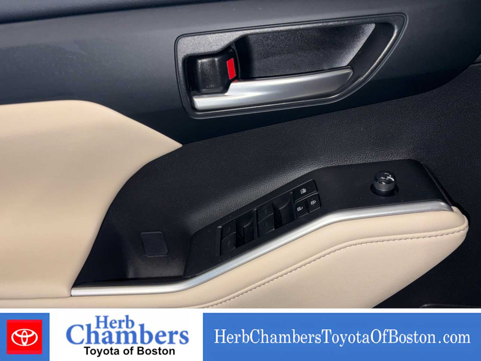 Used 2024 Toyota Highlander XLE AWD/4WD image 15